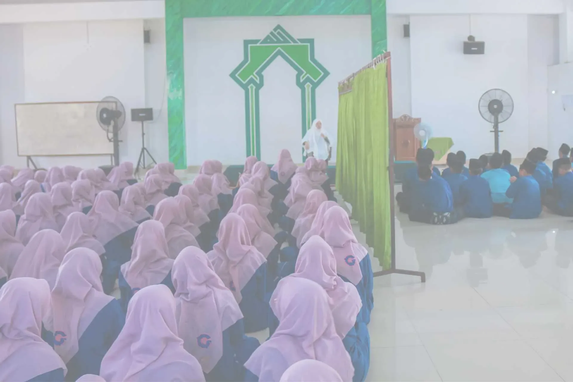 Santri Al-Furqon Tulis mengikuti istighosah