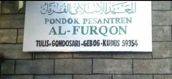 Papan nama Pondok Pesantren Al-Furqon Tulis Gondosari Gebog Kudus