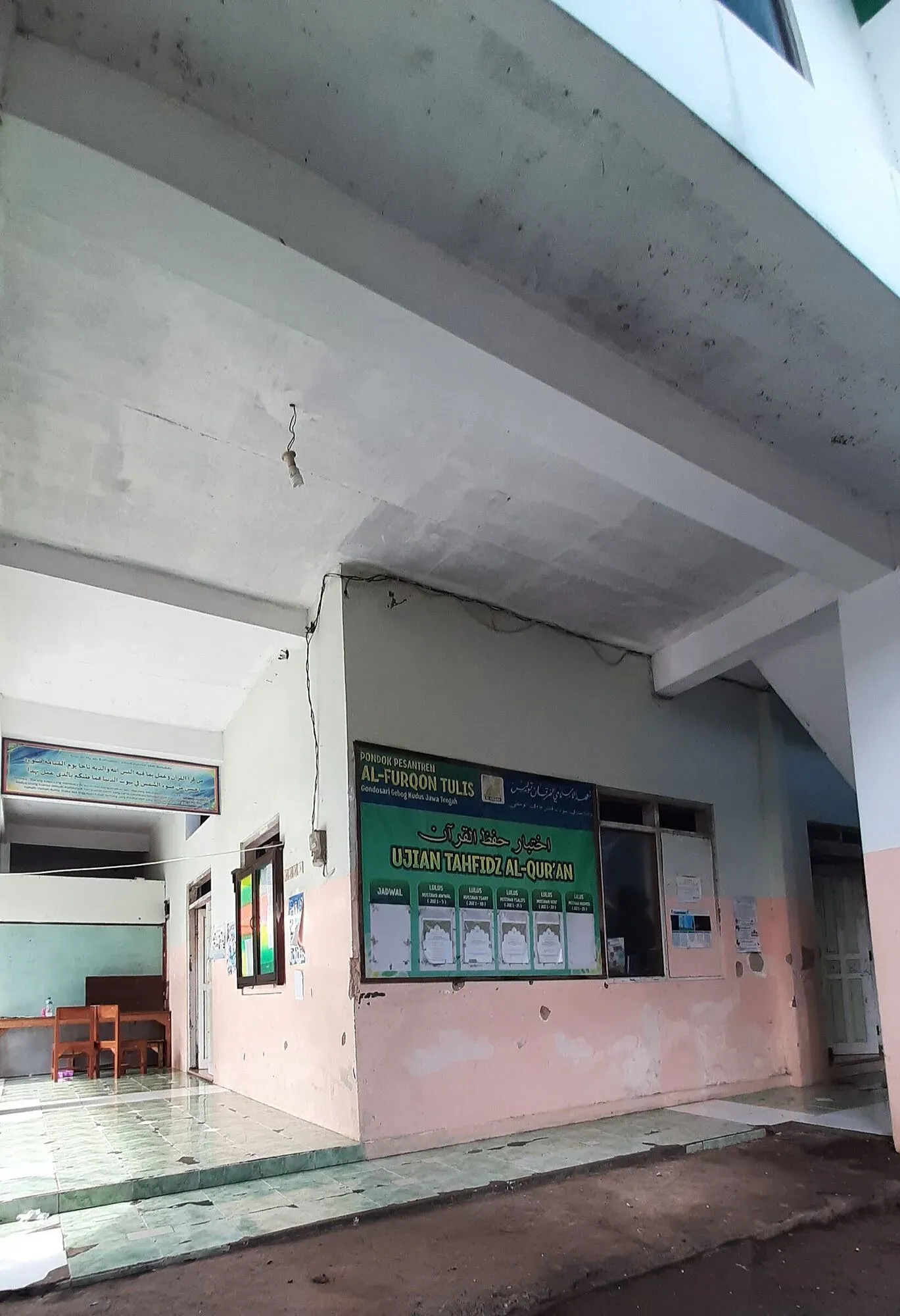 Selasar gedung pesantren