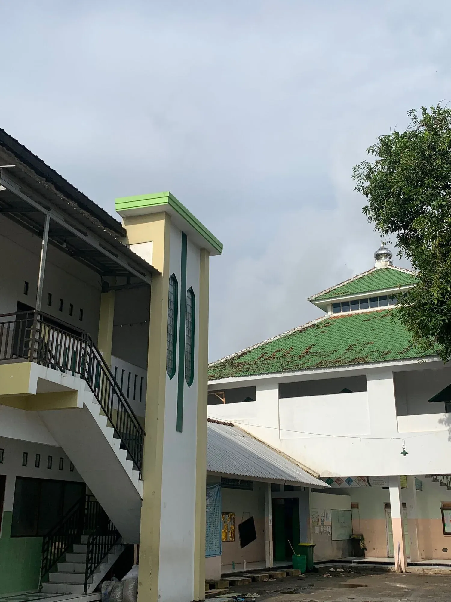 Kompleks Pondok Pesantren Al-Furqon Tulis